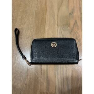 Michael Kors Wrislet/Wallet in Black